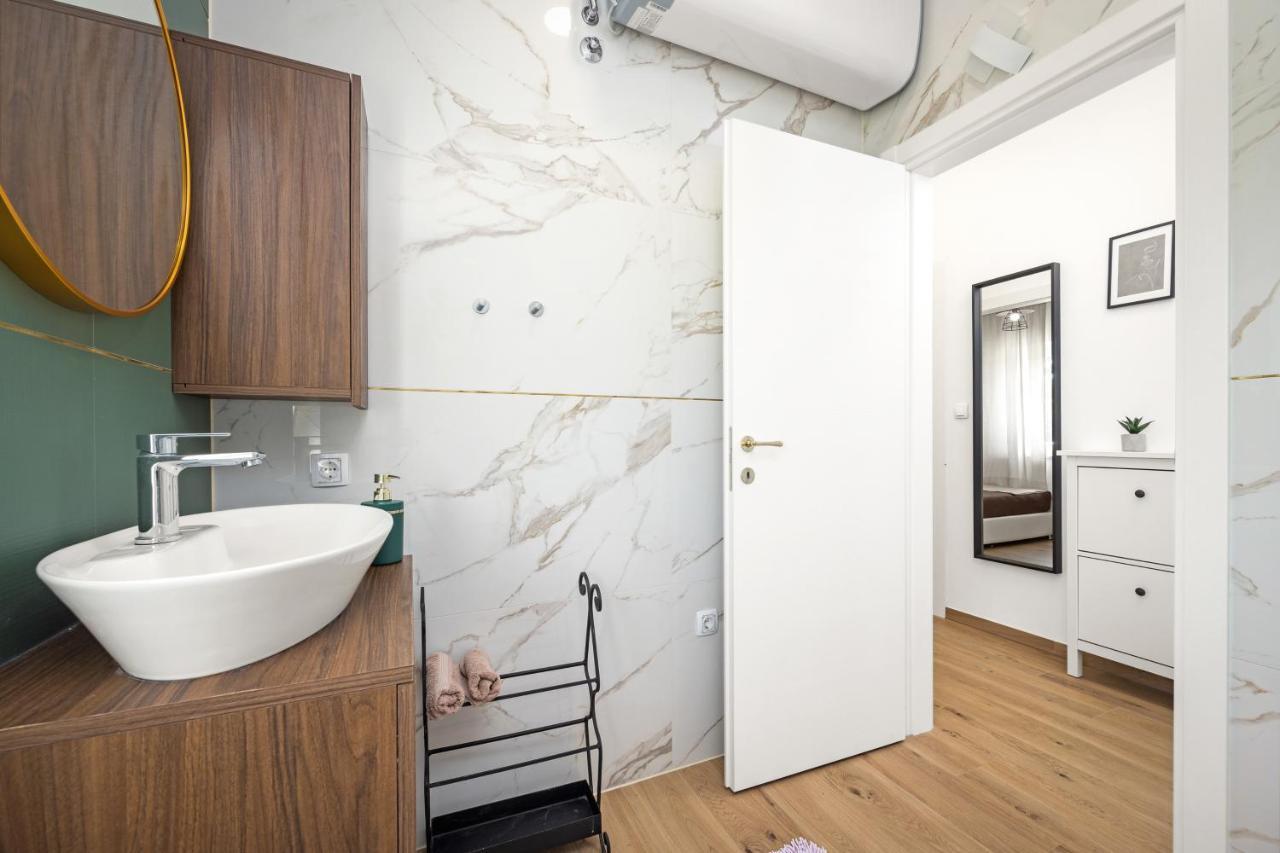 Luxury Lotus&lovor Apartment *